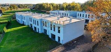 Nowoczesne domy w harmonii z naturą i technologią