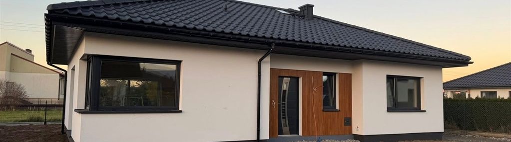 Dom parterterowy w centrum kęt