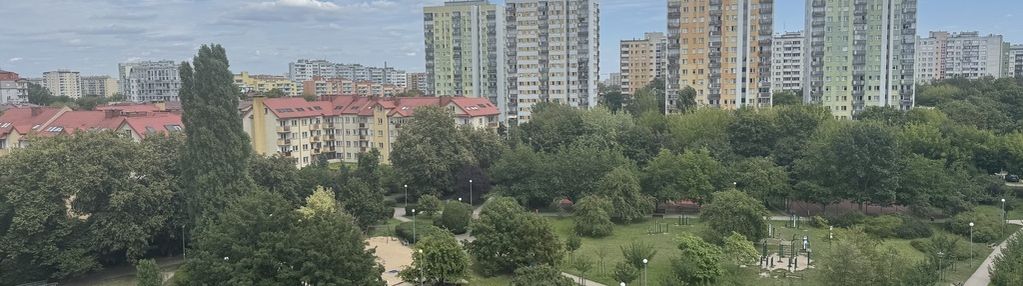 3 pokoje z balkonem. oddzielna kuchnia.