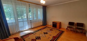 Może i parter, ale na pewno słoneczny. 2 balkony.