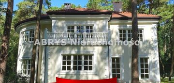 Elegancka willa w strefie a