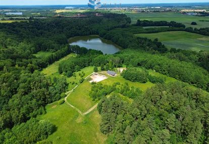 Widokowe działki nad jeziorem otoczone lasem