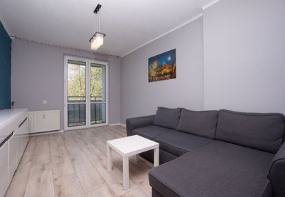 Balkon, ciepła woda z sieci, niski blok