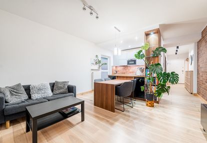 Zadbane 2 pokoje z loggią – gotowe do wprowadzenia