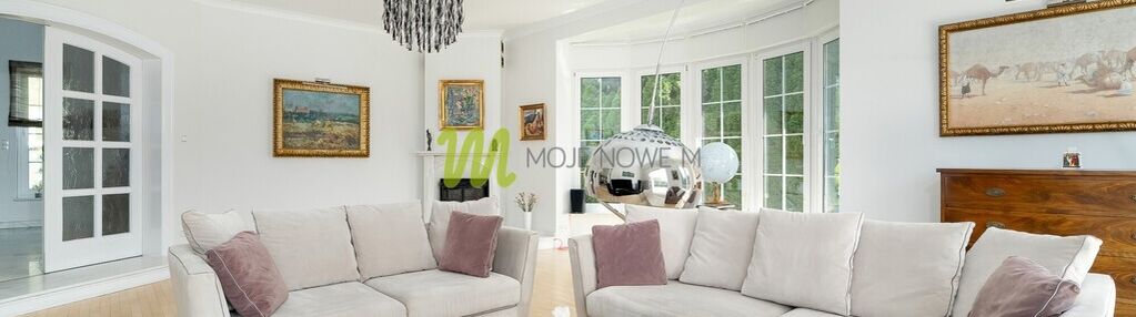 Rezydencja o rozłożystej bryle, podolany