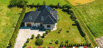 Komfortowy dom na 13-arowej działce – zalesie