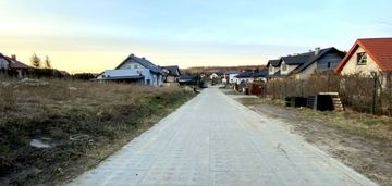 Płaska, uzbrojona świetnie zlokalizowana działka!