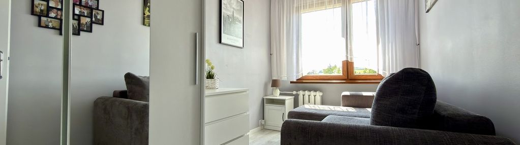 3 pokoje na pierwszym piętrze z balkonem/ piastów