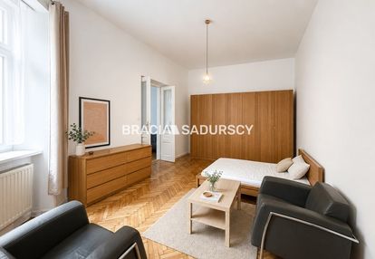 Możliwość podziału na 2 lub pod biuro
