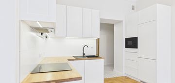 Dwupokojowe, nieumeblowane mieszkanie w kamienicy