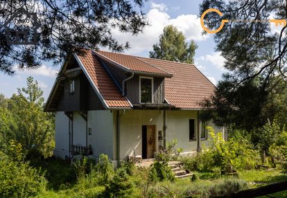 Klimatyczny dom z bali na wzgórzu przy lesie