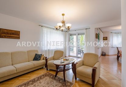 Solidny przestrony dom