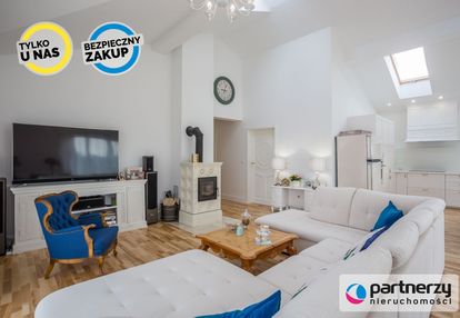 Piękny, parterowy dom w różynach.