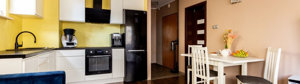 3 pokoje, 2 komórki, taras 40m2 na 1 piętrze.