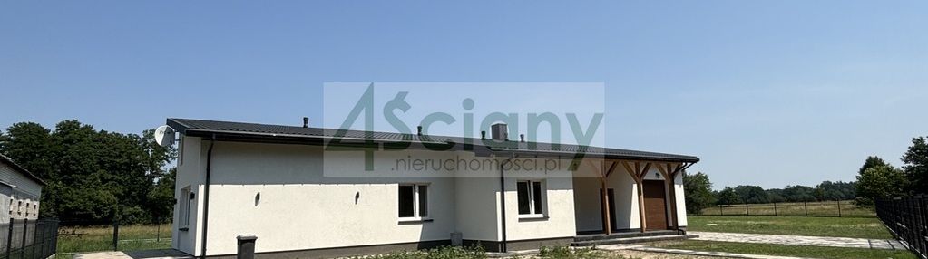 Nowoczesny dom w stanie deweloperskim pod lasem
