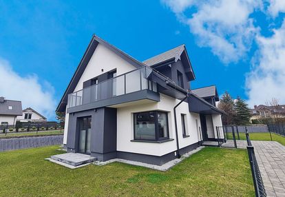 Nowoczesny dom nad jeziorem