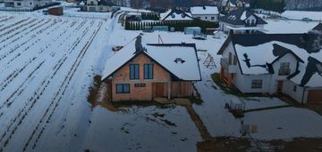 Dom jednorodzinny w korzennej-st. surowy zamknięty