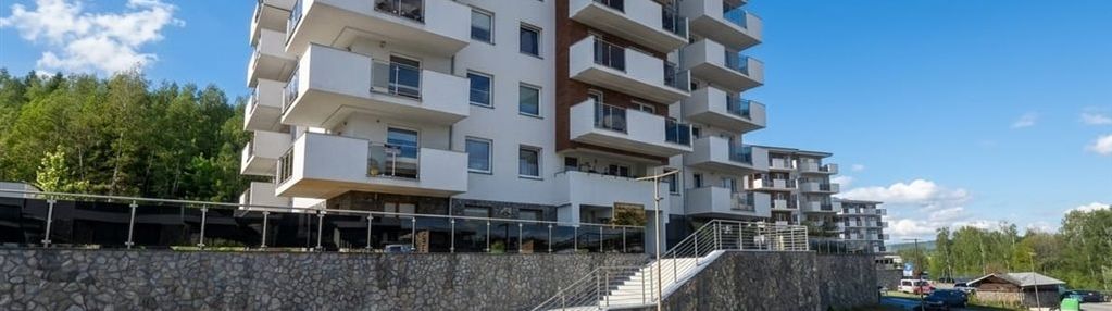 Apartamet z wyjściem na ogród i widokiem na góry.