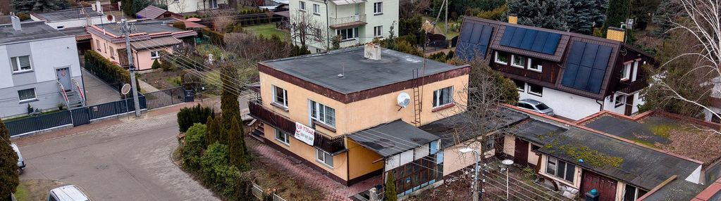 Wolnostojący dom w białych błotach