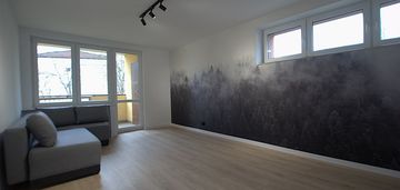 2 pokoje, widna kuchnia, duży balkon, i piętro