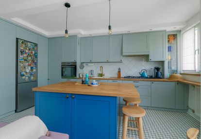 53,4 m²-salon z kuchnią + 2 sypialnie po remoncie
