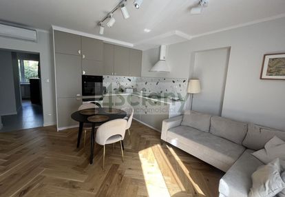 50 m² | 3 pokoje | kamienica | wola