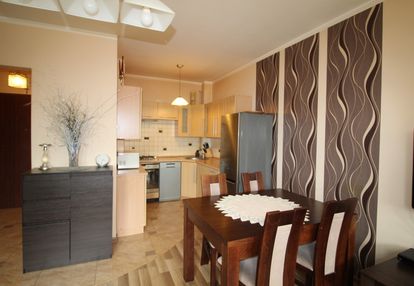 2 pokoje na starówce z klimatyzacją- czynsz 120 zł