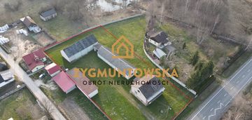 Dom z budynkami gospodarczymi i szeroką działką