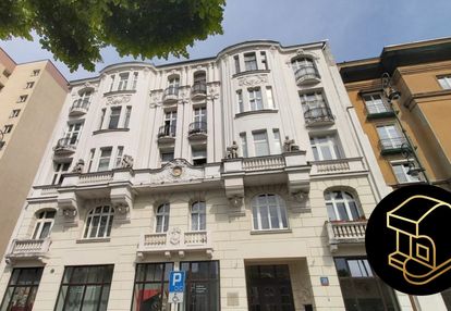 Klimatyczne mieszkanie w kamienicy pod zegarem