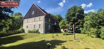 „dom 210 m² ze stodołą i budynkiem gospodarczym |