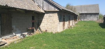 Dom z budynkami gospodarczymi w woli wiewieckiej