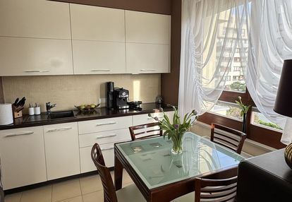 2 pokoje | loggia | apartamentowiec | metro