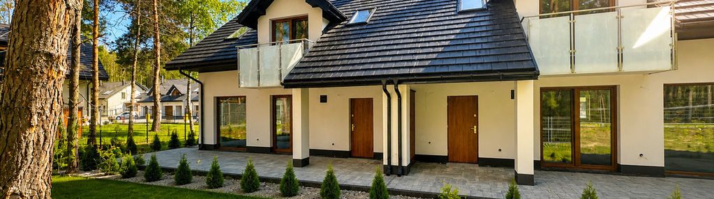 Nowoczesne domy bliźniacze z garażem i ogrodem
