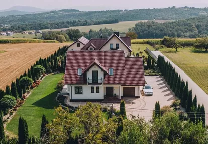 Przestronny Dom z wyposażeniem i Pięknym Ogrodem