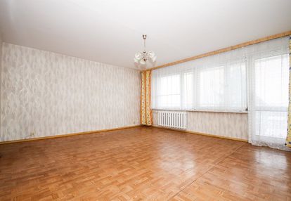 2 pokoje + osobno kuchnia, duzy balkon, 2 pietro