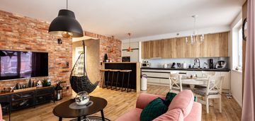 Mieszkanie dwupoziomowe z ogródkiem i garażem