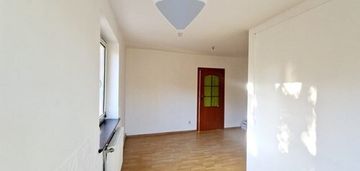 Piętro budynku w uroczej lokalizacji.