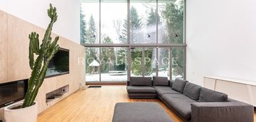 Luksusowa willa z przeszkleniami i ogrodem!