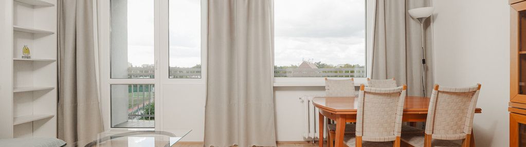 2 pokoje z balkonem i piwnicą koło ue