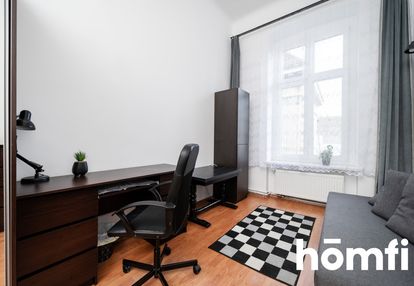 Duże mieszkanie w centrum, stały dochód