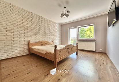Dom parterowy z garażem i dużym trasem