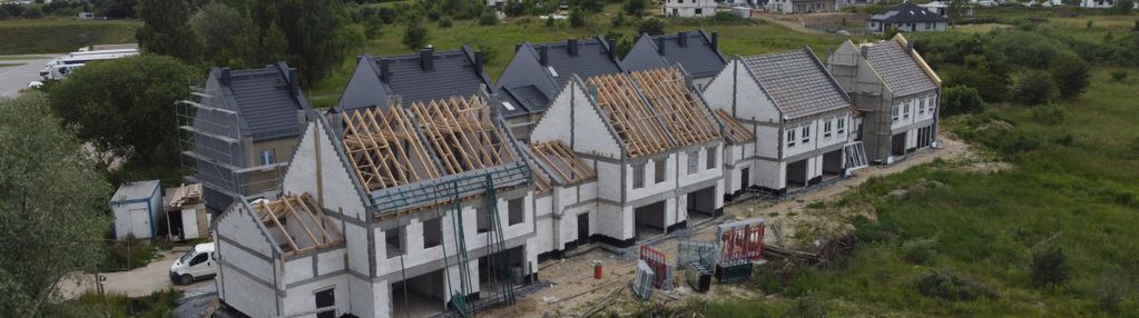 Przestronny szereg z ogródkiem na jasieniu!!