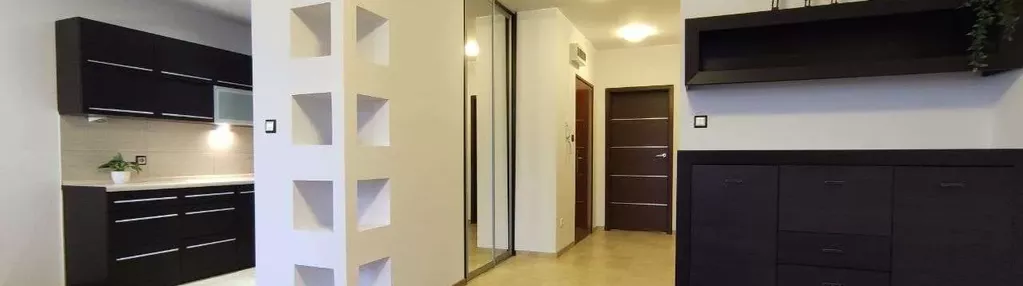 Kawalerka w apartamentowcu na Saskiej Kępie