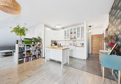 4 pokoje. balkon. ostatnie piętro.