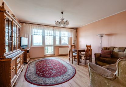 3 pokoje z oddzielną kuchnią w centrum moreny!
