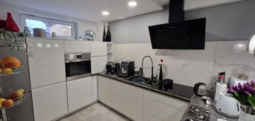 Kamienica w ścisłym centrum z trzema mieszkaniami