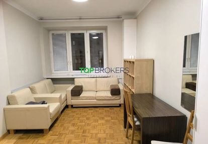 Dwa pokoje z oddzielną kuchnią w centrum