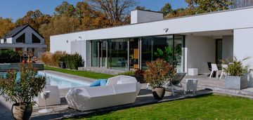 Nowoczesny dom z basenem w góraszce