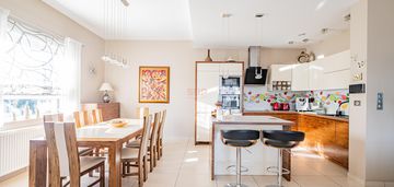 Salon 53,60m2, garaż, balkon, miejsce postojowe