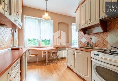 Wyjątkowa lokalizacja - połowa domu z działką